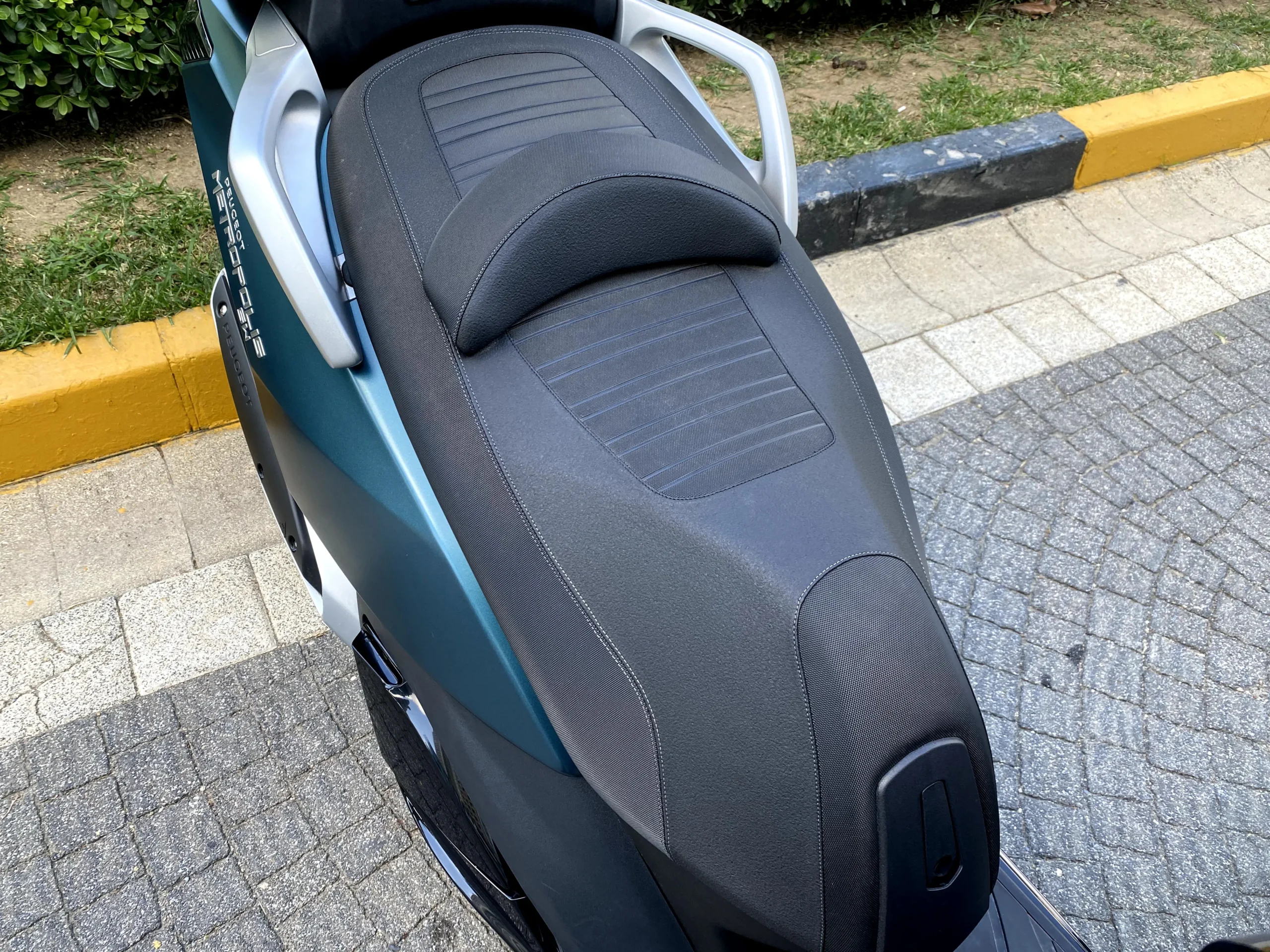 PEUGEOT METROPOLIS SW 400