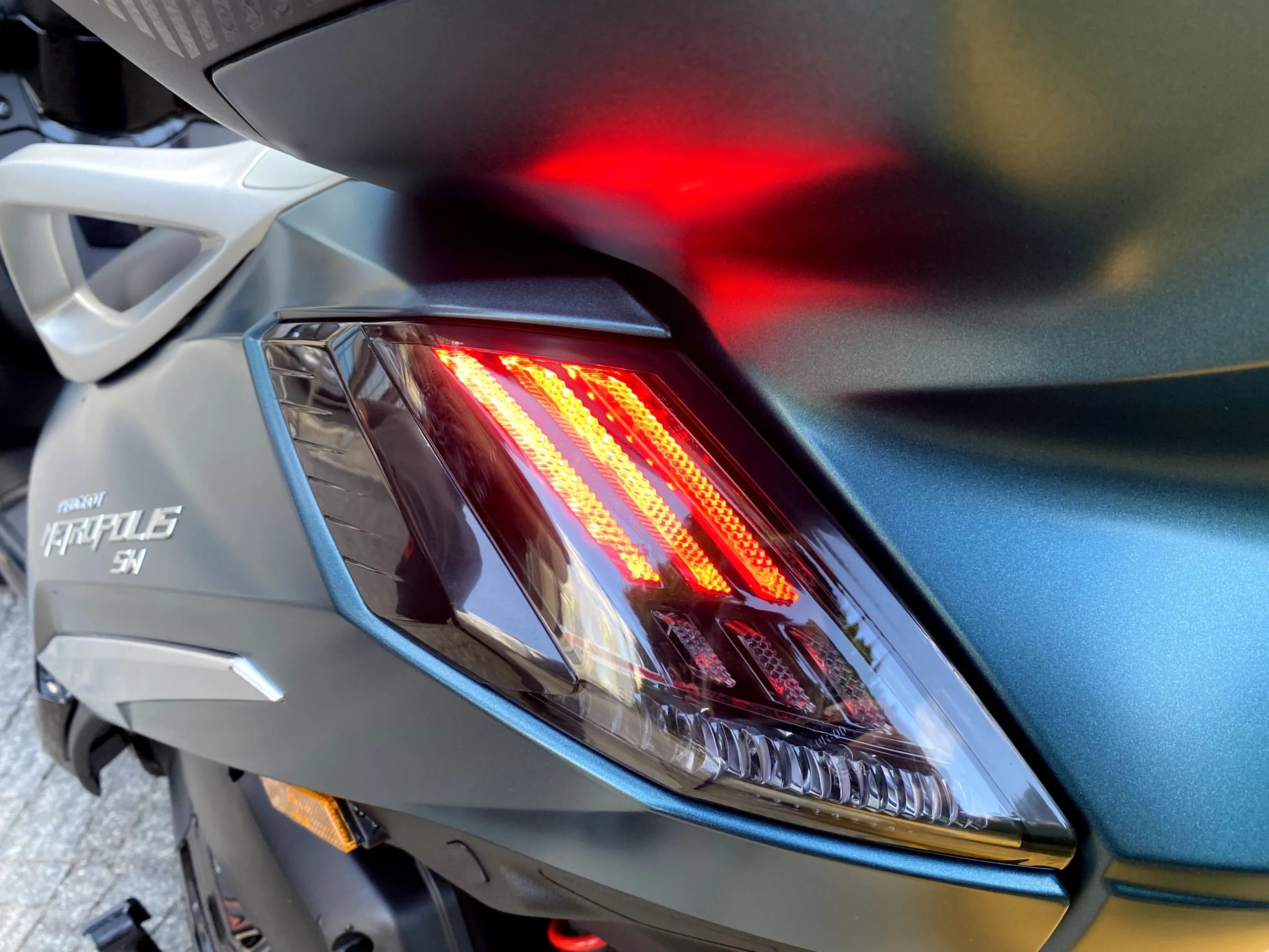 PEUGEOT METROPOLIS SW 400