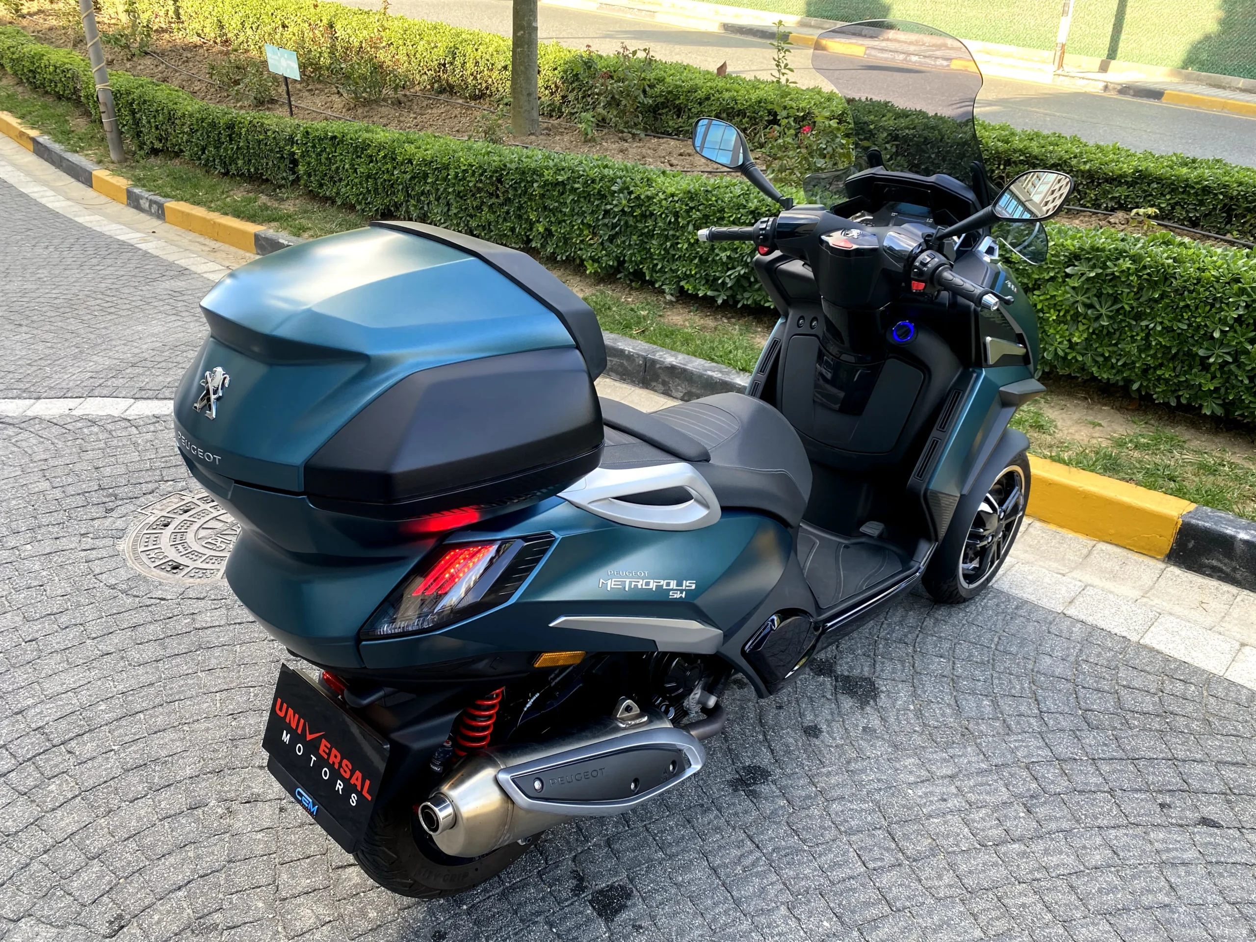 PEUGEOT METROPOLIS SW 400