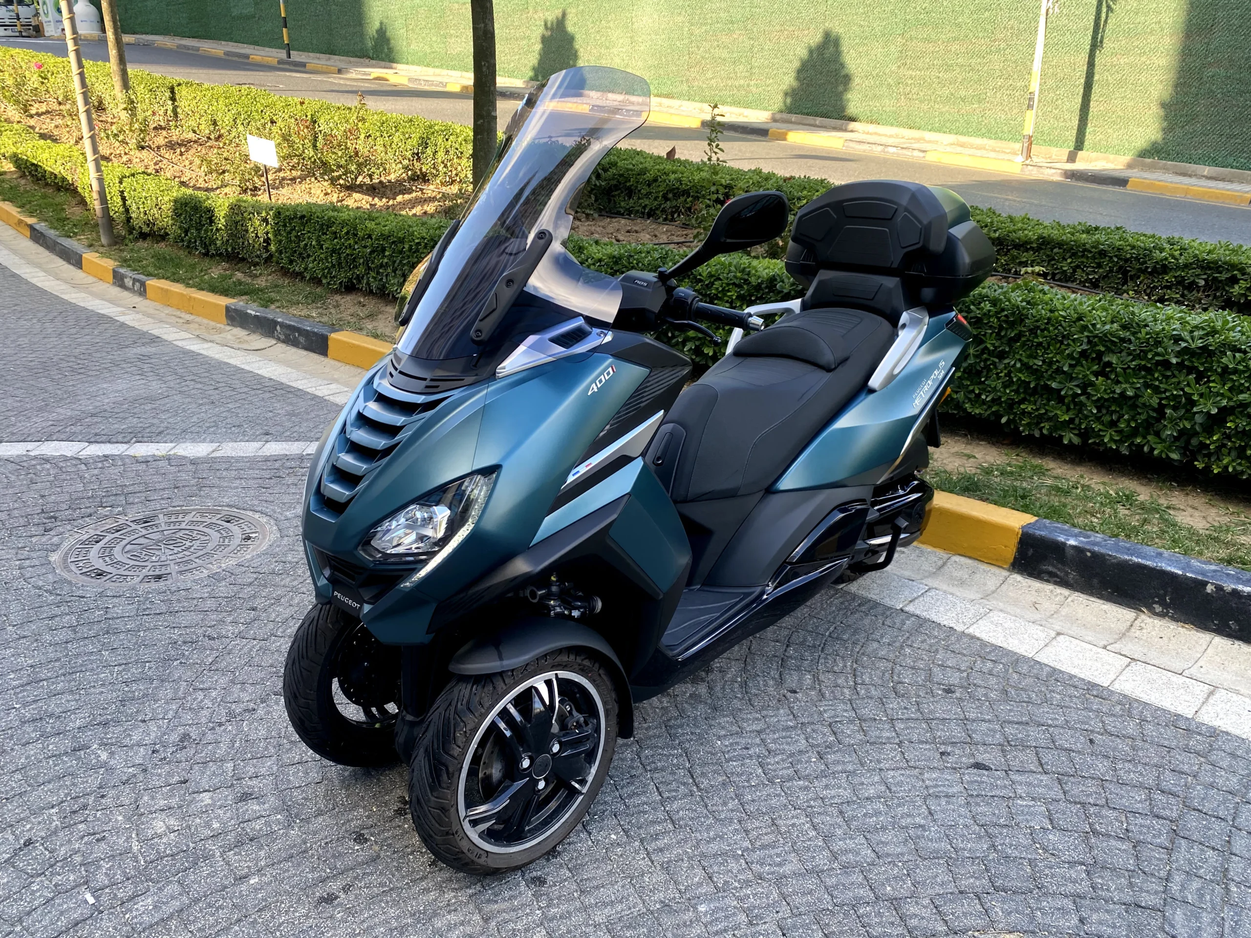 PEUGEOT METROPOLIS SW 400