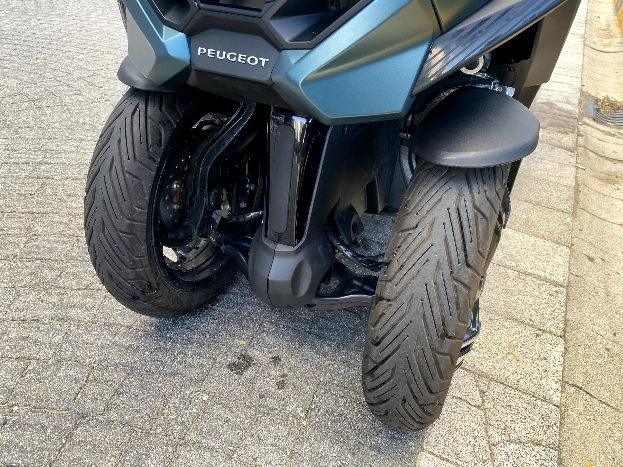 PEUGEOT METROPOLIS SW 400