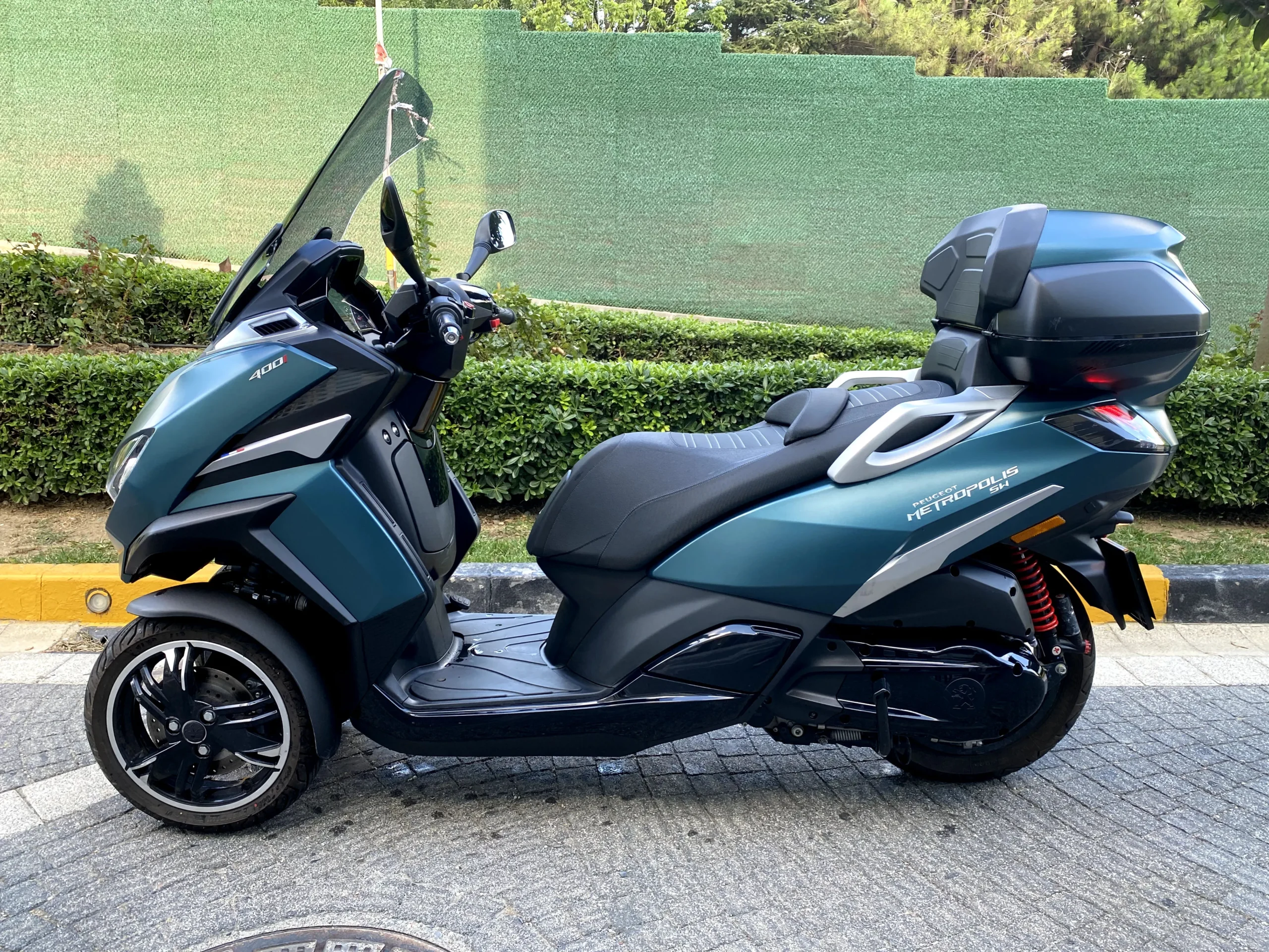 PEUGEOT METROPOLIS SW 400