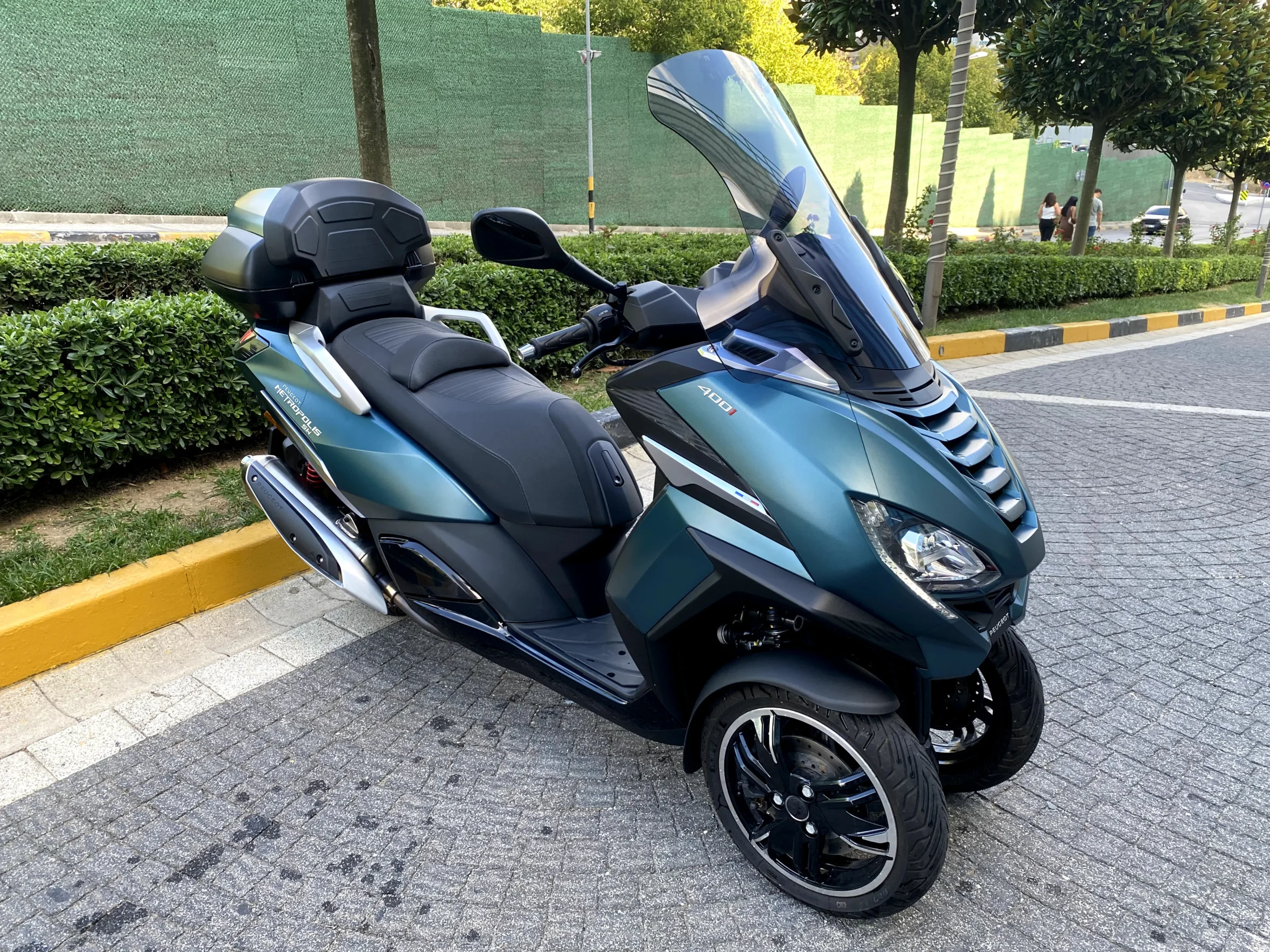 PEUGEOT METROPOLIS SW 400